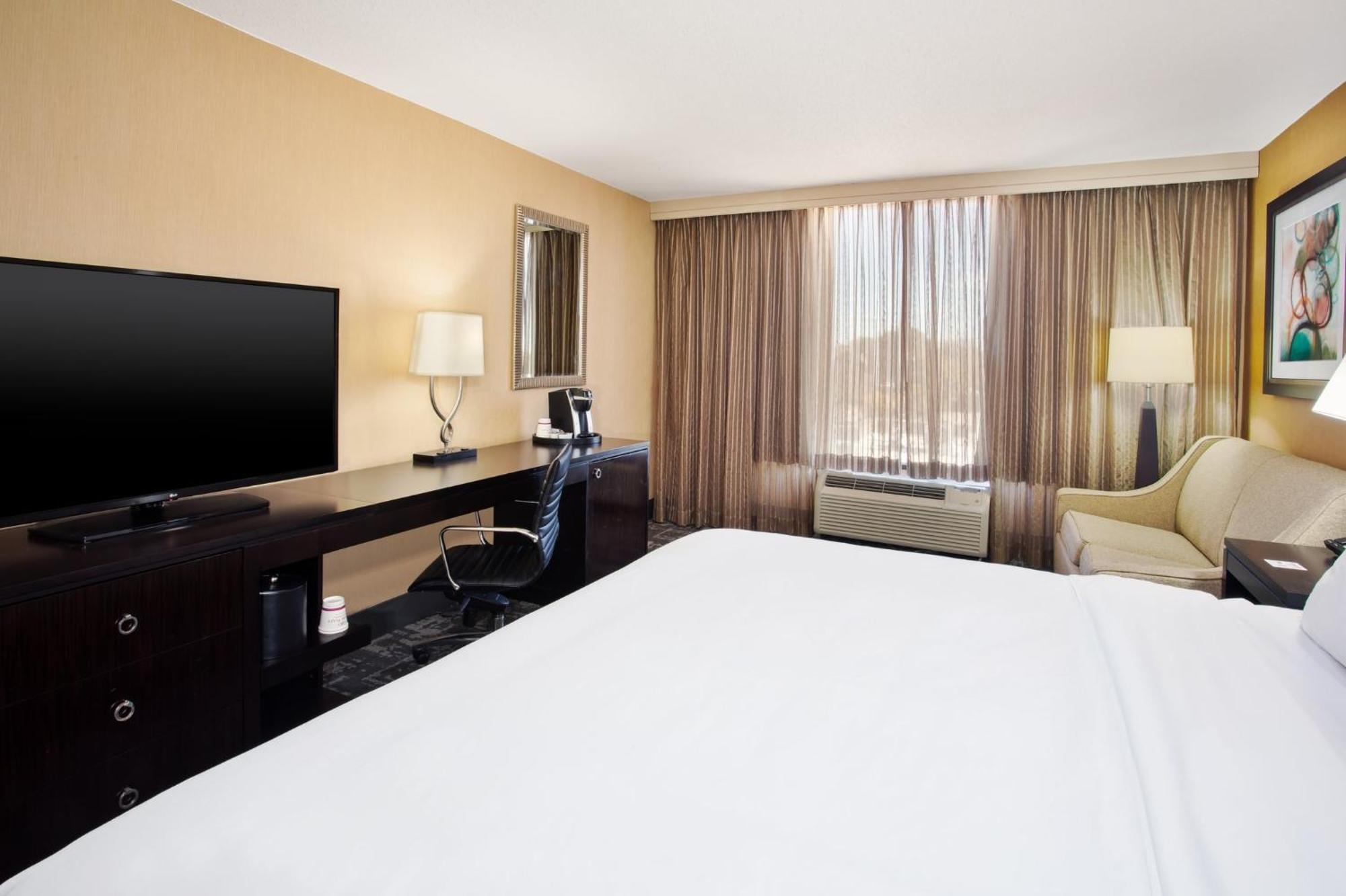 Crowne Plaza Greenville By Ihg Exterior foto